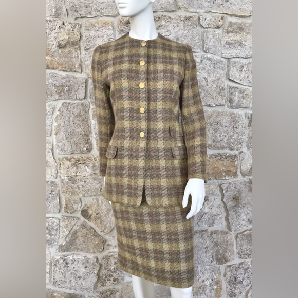 Beautiful Vintage Salvatore Ferragamo 80s 90s Plaid Wool Skirt Suit Gold Buttons - Picture 8 of 16